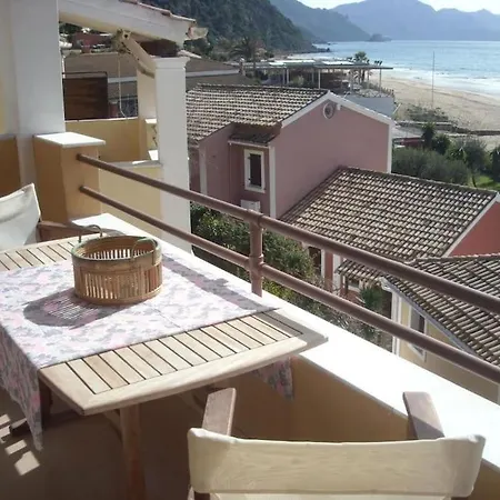 公寓 Home 76 Panoramic Seaview Balcony Koumquat J 格利法达