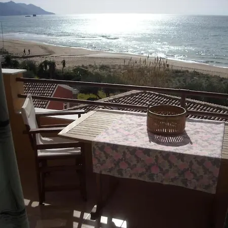 公寓 Home 76 Panoramic Seaview Balcony Koumquat J 格利法达